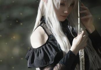 Cien恩恩的向日葵：一场艾莲cos的花彩祥鸣