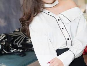 Feilin嗲囡囡 – 私拍婚纱，赵小米Kitty在图片里这角度凹得没话说，但要是披着个披风就更天女降临了吧。
