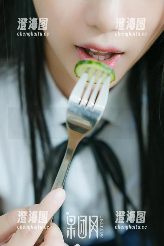 GIRLT果团网 - 钟紫怡的护士写真，打针之前先来一张！