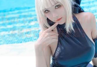 观看Kitkat Cosplay的贞德Alter女仆装合集，发现自己居然有点想学女仆的动作…