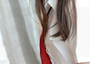 MFStar模范学院 – 图集实在是个套路，夏笑笑Summer亮丽的一面和她“少女”的姿态，资源里却全是滤镜下的薄弱反射。