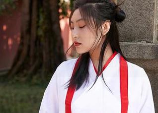 MiiTao蜜桃社 – 爱丽莎Lisa的纯白冒险：原图里的洁白和我的隔壁邻居的院子形成鲜明对比。