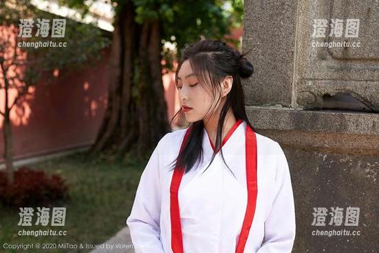 MiiTao蜜桃社 - 爱丽莎Lisa的纯白冒险：原图里的洁白和我的隔壁邻居的院子形成鲜明对比。