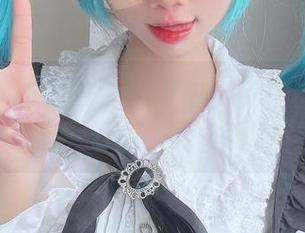 便装也能这么美？PoppaChan带你瞧瞧阿梅莉亚·华森的美图，勇敢下载吧！