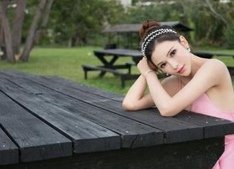 TGOD推女神 – 从未见过的谭晓彤，连衣裙作品集即将来袭，新鲜得让人咋舌。