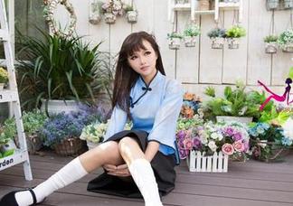 UGirls尤果网 – 张美荧图包：温柔得让我想在心里打一打分，非常模糊的那种。