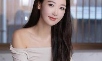 Xiuren秀人网 – 周慕汐fairy的私拍：职场制服，究竟是工作还是撩人？