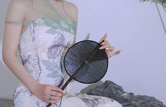Xiuren秀人网 – 美图在手，樱井舞的秘书技能满分，一起在办公室里无意间美化一番吧！