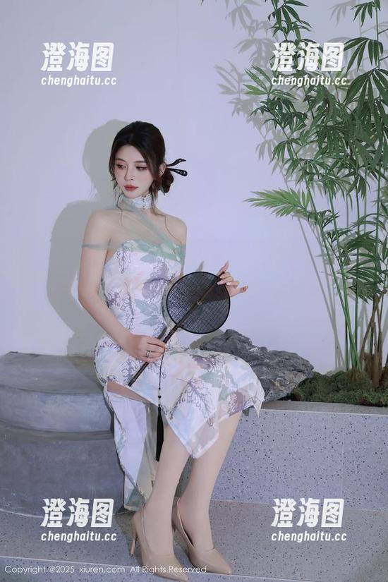 Xiuren秀人网-樱井舞 Xiuren秀人网 - 美图在手,樱井舞的秘书技能满分,一起在办公室里无意间美化一番吧!