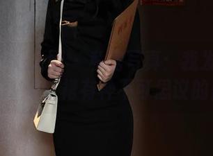 Xiuren秀人网 – 私房写真：我发现白白Alina和红裙有种不可思议的默契