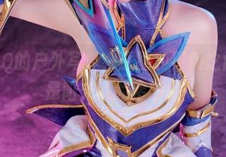 ZinieQ的户外写真，原图和更新之间，都是阳光下的猪腩肉