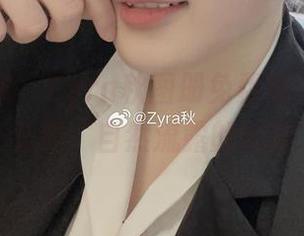 大凤在线，Zyra秋图册免费看！快来体验什么叫‘自然流露的风骚’。