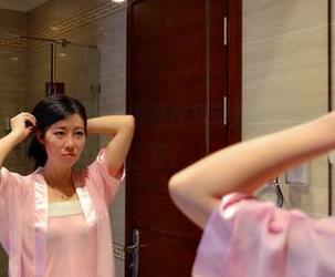 pans – 诗诗的红裙写真，像是在耳边低语，微微的暧昧气息弥漫。