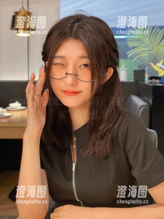 roroki骷髅姬的网袜写真，引发了我的“袜”想联想。