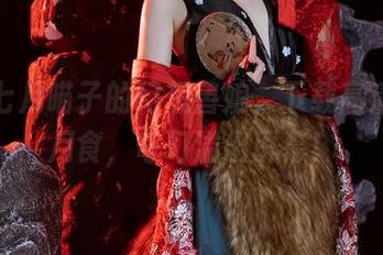 带上七月喵子的幻想兽娘，下载高清翠色月食，奇幻溢出屏幕！