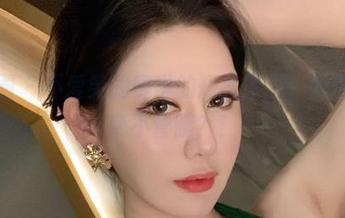 微密圈 – 不爱笑的赛琳的短裤原图，问你们：管不管腿？！