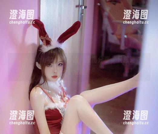 余多多Dudu的泳池神态，原图分享，只想说“好一个放松！”