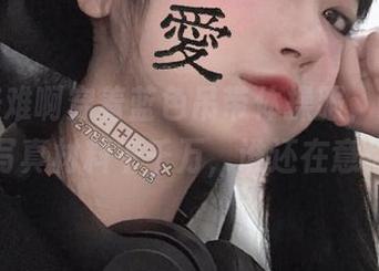 佳佳好难啊穿着蓝色吊带体操服，网盘里的写真材料千千万，谁还在意你！