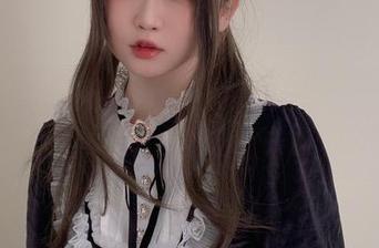 哇，依依超级懒的美脚原图像是传说中的女神，这是精选过的效果吗？