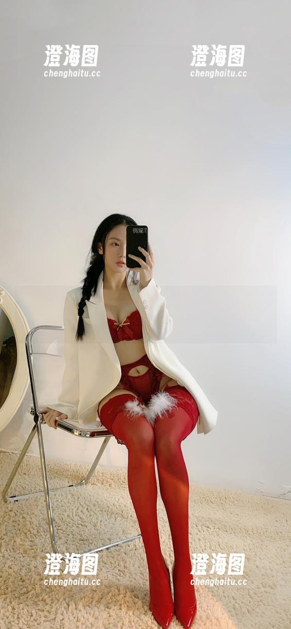 微密圈 - 俏妞qiaoniu66的长腿在全集写真里大胆释放，快来比拼羡慕值！