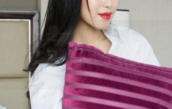 克拉女神 – 又是一组江琴的全套写真，问题是这双“美足”让我分心了，谁不会呢。