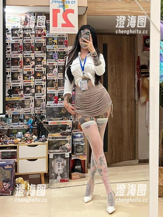 卡通百科老王 微密圈 - 说好的卡通百科老王开叉旗袍写真?原图到手,光这色彩和线条就挺有味道的哟。