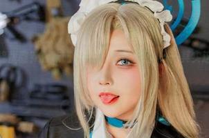 谁说瑜伽只能优雅？看咔喵KANEKO的原图——其实这也算是一种震撼。