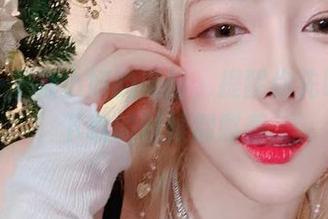 见识一下啾小妍的美图，提醒你先喝水，下载的时候别憋着