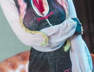 她在全套的图片中挥洒自如，孙乐乐(손예은)的夏日大篷车难道太带感？！