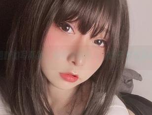 小泉学姐吖的写真集，油亮得像刚从油罐子里出来的涂鸦！