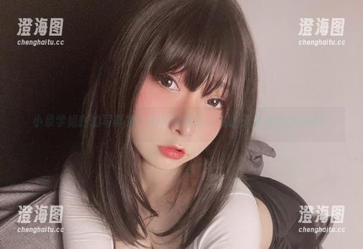 小泉学姐吖的写真集，油亮得像刚从油罐子里出来的涂鸦！