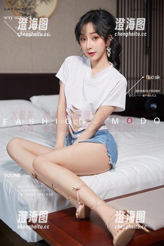 尤蜜荟 - 柚柚酱的原图：小鸟依人可不会怕高，毕竟有这么完美的壁纸加持！