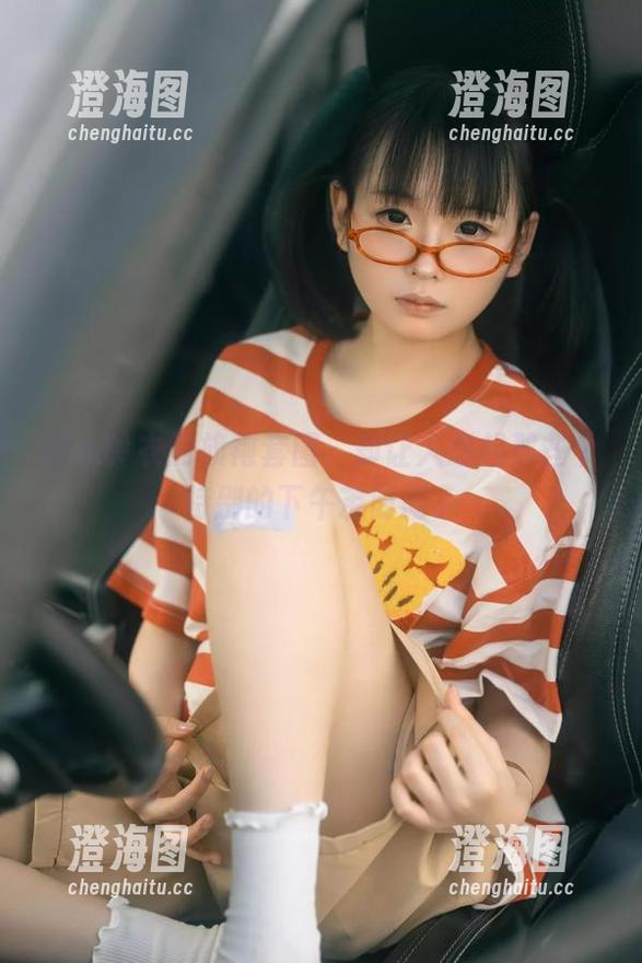 幼水铃衣的旗袍套图，却让人想起那些个特别的下午茶时间。