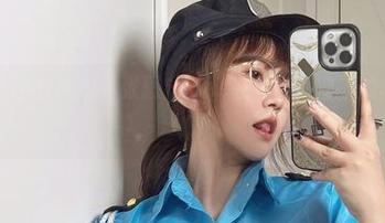 微密圈 – 全套旅拍，张思允nice在城市里留下的877种表情