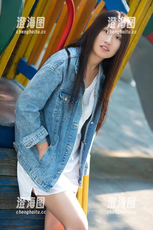 推女郎-李丽莎 推女郎 - 李丽莎穿上袜子之后原图目不转睛,图包又给了我新的想象。