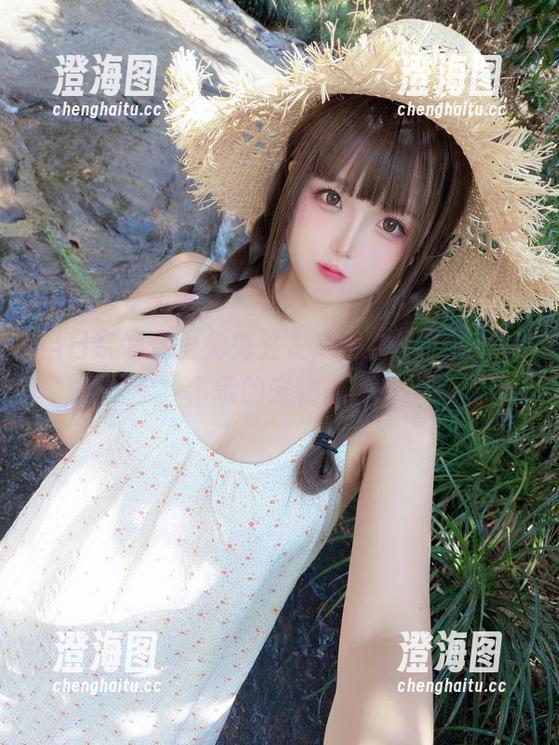日奈娇 当日奈娇穿上兔兔卫衣,cos成了家里最乖的宠物。