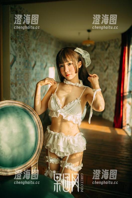 果团网 - 看周妍希的私拍，少女的气息扑面而来，一不小心就陷入其中。