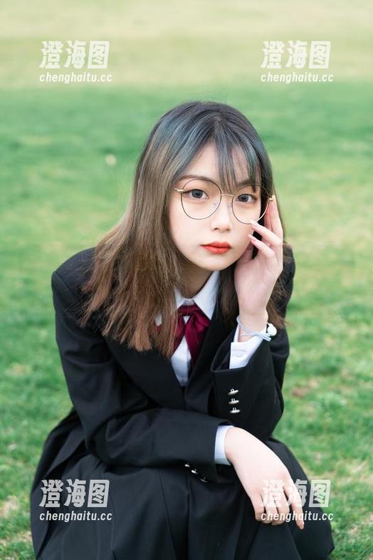 梨瑾瑾棉袜写真全套，简单几条看得我心小鹿乱撞