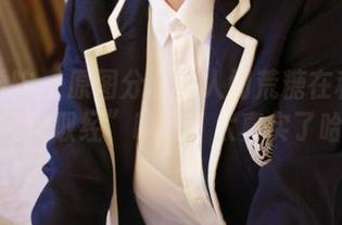 模范学院 – 原图分享：人间荒糖在和服里的“唐僧取经”瞬间，太真实了哈哈！