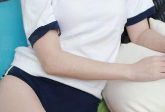 模范学院 – 拿着咖啡的蒋小静Jessica，居家写真下载后的反应：洗了一波眼睛！