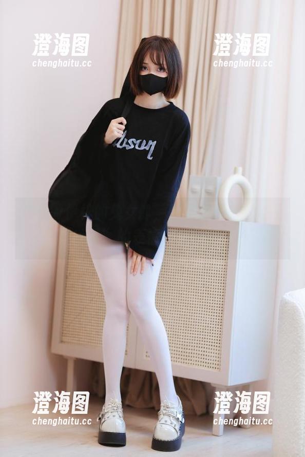 洛桑w伊梓的兔女郎，愣是把写真拍成了“摘耳”的表情，我在想……