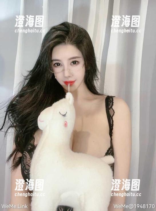 微密圈 - 更新注意！看猪小七的镂空写真仿佛在读一本未完的书。