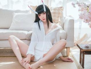 瓜希酱穿毛衣的高清美图，仿佛就要从屏幕里跳出来。
