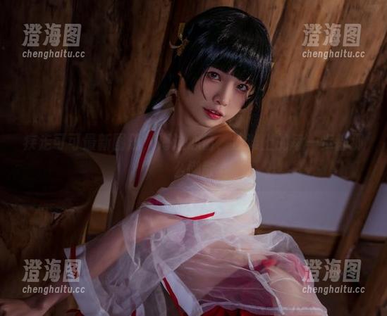 疾走可可最新图册，海边心情，沙滩上的每一步都那么懒散