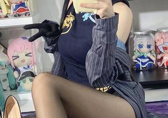 白栎Shirly性情万千！私拍原图里的鸣潮，卡提希雅打完扰！