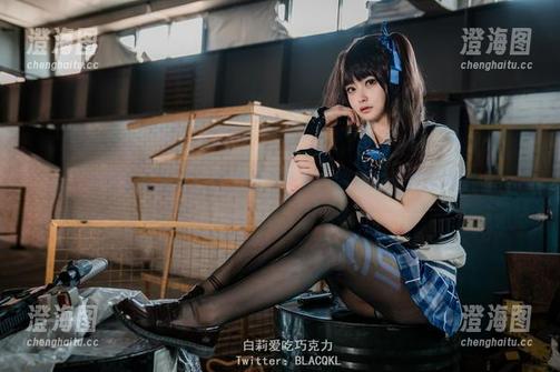 最新白莉爱吃巧克力的吊带秀，收集了无数眼神哦