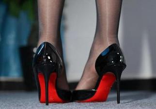 微密圈 – 白龙猫女全套环境秀：原图中的红底极光，今晚一定有异彩！