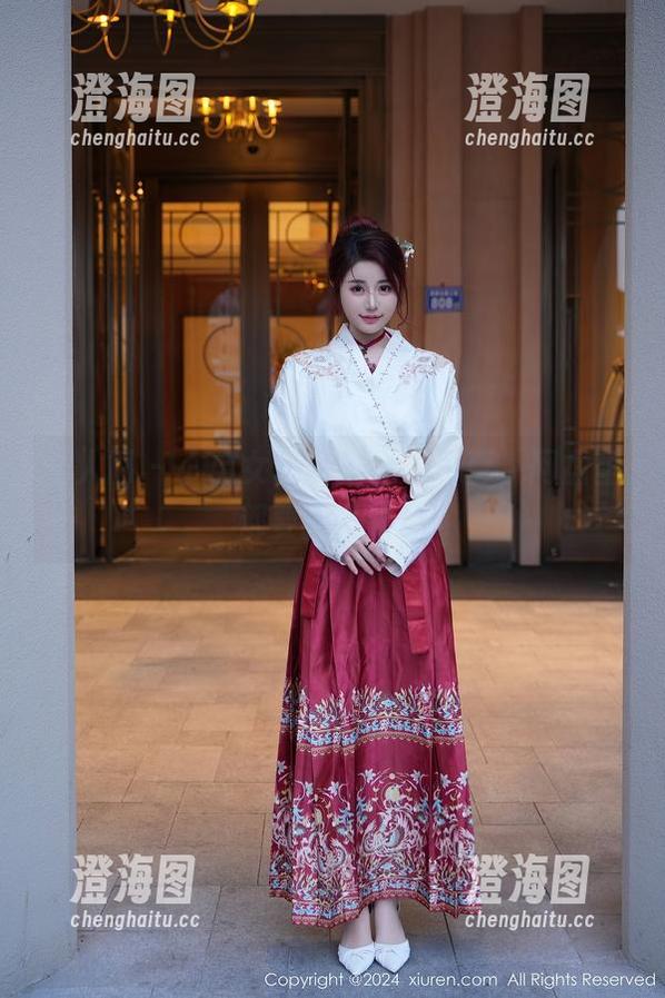 秀人网 - 小魔女奈奈的奶牛写真，网盘里都要排队啦！