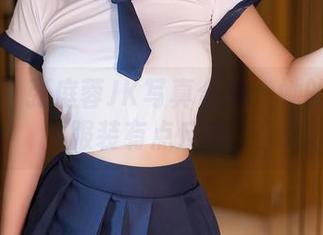 秀人网 – 张庭蓉JK写真合集：她的表情跟服装有点反差。