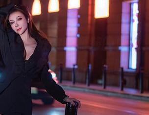 秀人网 – 在线欣赏李丽莎的白丝，真想其后背轻轻一拍，嘿嘿。
